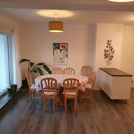 Doppelzimmer Im Gästehaus, ,wg-haus' Ruhige Lage, Nähe Schwimmin Privatunterkunft