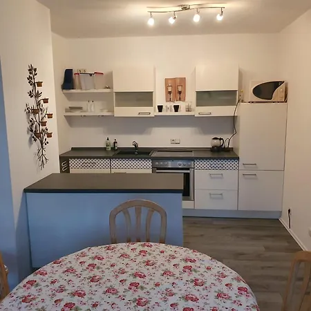 Privatunterkunft Doppelzimmer Im Gästehaus, ,wg-haus' Ruhige Lage, Nähe Schwimmin