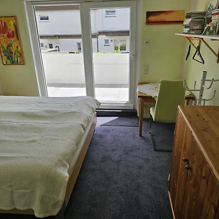 Privatunterkunft Doppelzimmer Im Gästehaus, ,wg-haus' Ruhige Lage, Nähe Schwimmin